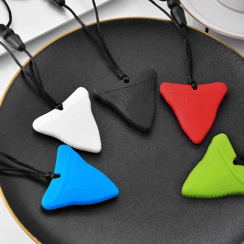 Vista 4 de 5 collares sensoriales masticables para niños sensoriales, collar de diente de tiburón, tratamiento de mordida de uñas para niños y adultos, YQZIYOU