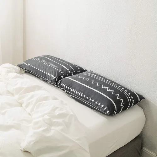 Vista 2 de SUSYBAO Juego de 2 fundas de almohada 100% algodón, tamaño Queen, diseño geométrico azteca negro, cierre de sobre, funda de almohada para decoración