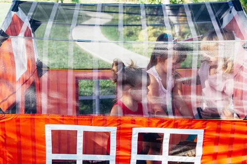 Vista 9 de Pacific Play Tents 60810 Barnyard Playhouse Carpa, 48 x 38 x 48 pulgadas, Multi