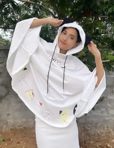 Vista 2 de Cosplay Anime Bunny Emo - Sudadera con capucha y orejas de panda y gato talla única