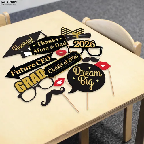 Vista 9 de KatchOn, Accesorios para cabina de fotos de graduación – Paquete de 40 Accesorios de fotos de graduación negro y dorado, decoraciones