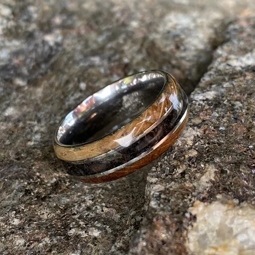 Vista 3 de Whiskey Barrel and Dinosaur Bone Wedding Band