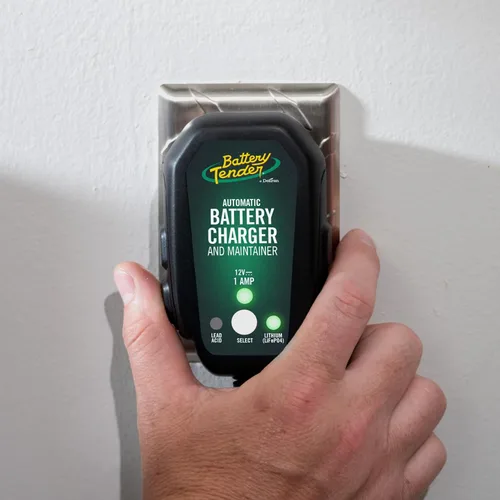 Vista 3 de Battery Tender Junior 12V, cargador y mantenedor de batería de 800mA para baterías de ácido plomado y de litio - Cargador de batería conmutable