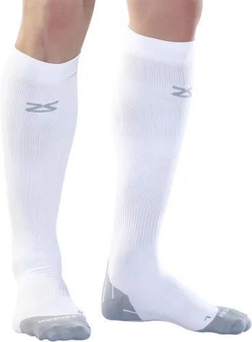 Vista 19 de Calcetines de compresión Tech+ de Zensah para correr