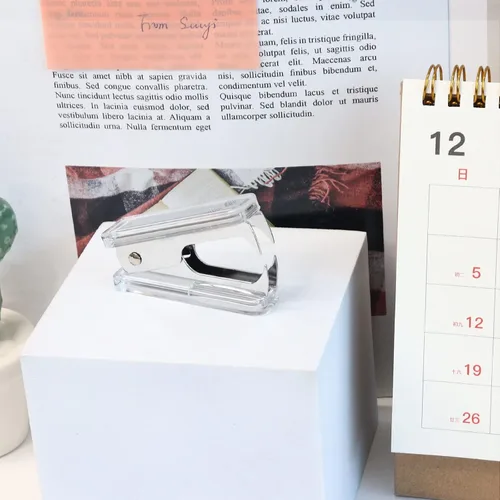 Vista 4 de Herramienta removedor de grapas acrílico transparente plata removedor Kawaii para oficina