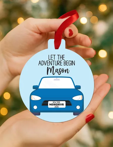 Vista 2 de Adorno personalizado de New Driver 2025 Celebra la nueva licencia con recuerdo de nombre personalizado Aluminio de doble cara para el primer auto