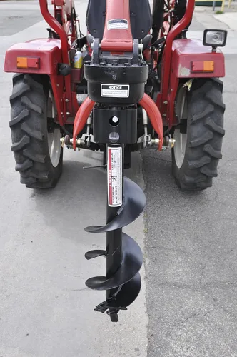 Vista 2 de Pole-Star 400 Excavadora de 3 puntos para tractores compactos/subcompactos/Cat 0 con barrenas de 6 pulgadas, 9 pulgadas y 12 pulgadas.