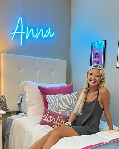 Vista 2 de Letrero de neón con nombre personalizado para decoración de pared de dormitorio, letreros LED personalizados con nombre para niñas, compañeros