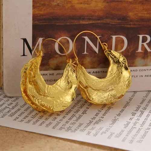 Vista 5 de T-ztoss Aretes colgantes de oro bohemio con diseño de flores elegantes de metal, únicos y elegantes 3D, joyería de flores grandes, regalo