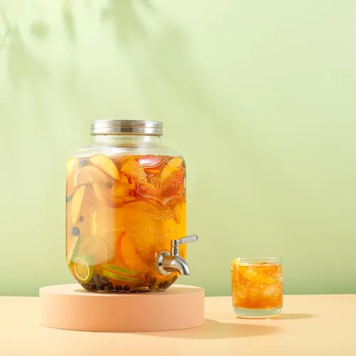 Vista 8 de Dispensador de bebidas de 1 galón. Dispensador de bebidas de vidrio con espita de acero inoxidable más cilindro de hielo e infusor de frutas.