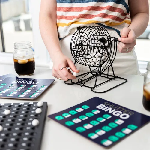 Vista 4 de Royal Bingo Supplies Juego de Bingo para Adultos, Personas Mayores y Familia - Pelotas de Bingo con Jaula y Tarjetas de Bingo con Ventanas