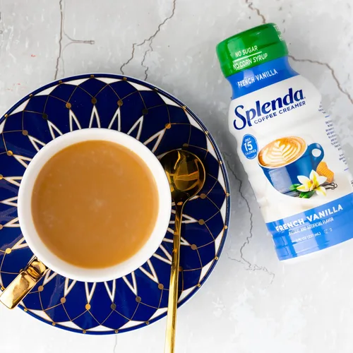 Vista 7 de SPLENDA Crema de café de vainilla francesa baja en calorías, sin azúcar, botella de 8 onzas líquidas