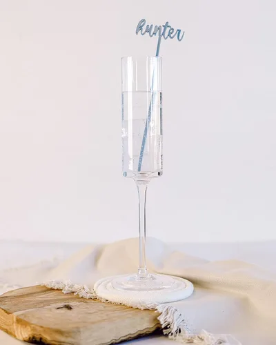 Vista 3 de The Cotton & Canvas Co. Agitadores de bebidas con nombre personalizado, palitos de cóctel de fiesta, palitos Swizzle personalizados, recuerdos