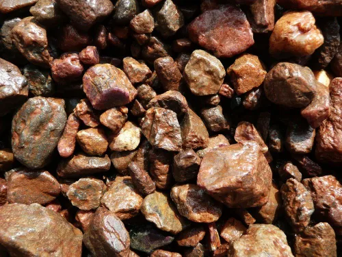 Vista 2 de Fantasia Materiales: 1 libra de piedras en bruto de zafiro y rubí de la India