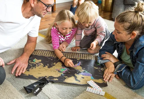 Vista 5 de Póster de mapa del mundo para raspar con los estados de Estados Unidos y las banderas de los países, haz un seguimiento de tus aventuras Incluye