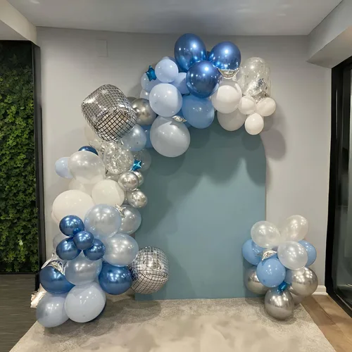 Vista 3 de Kit de arco de globos azules, guirnalda de globos azules y blancos con globos de bola de discoteca de 22 pulgadas, globos metálicos de papel de Azul