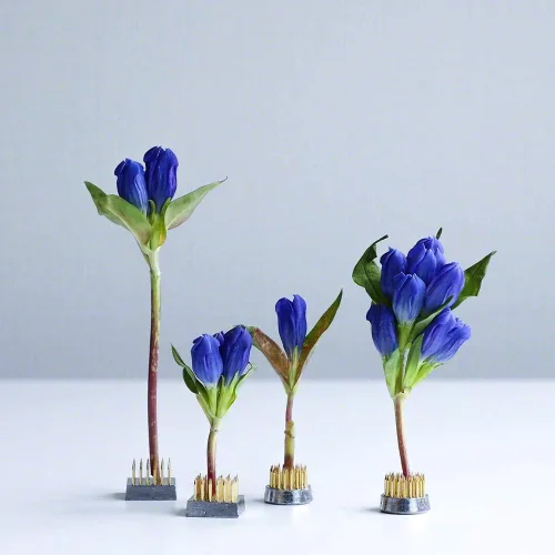 Vista 8 de Wazakura 4 mini soportes de flores japonesas Ikebana Kenzan, fabricado en Japón, rana de alfiler floral, cuadrado redondo, 1 pulgada (0.945 in)