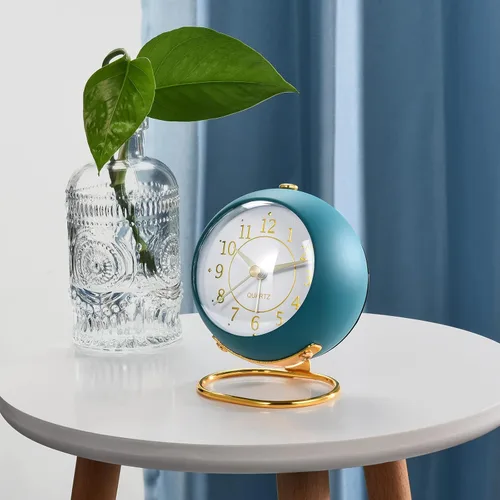 Vista 4 de Tetino Relojes despertadores analógicos, retroiluminación retro, bonito diseño simple, pequeño reloj de escritorio con luz nocturna, silencioso sin