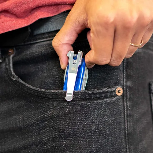 Vista 2 de SwissQlip Clip de bolsillo de transporte profundo compatible con modelos de cuchillo Victorinox Swiss Army de 91 mm (cromo)