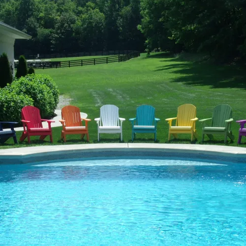 Vista 4 de Furniture Barn USA Silla Adirondack plegable de polietileno, azul Aruba Azul (Aruba Blue)