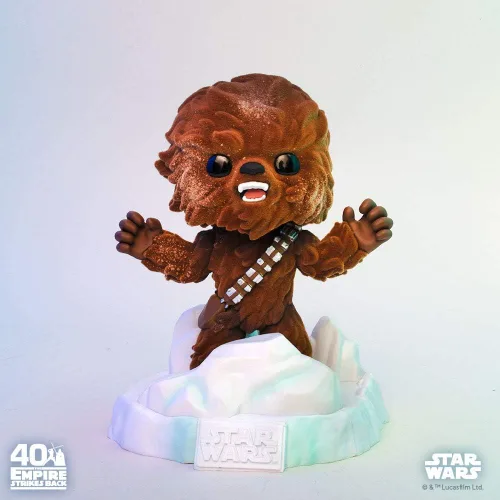 Vista 2 de POP Funko Deluxe Star Wars: Battle at Echo Base Series Figura de acción Chewbacca (Flocado), Exclusivo de Amazon, Figura 3 de 6