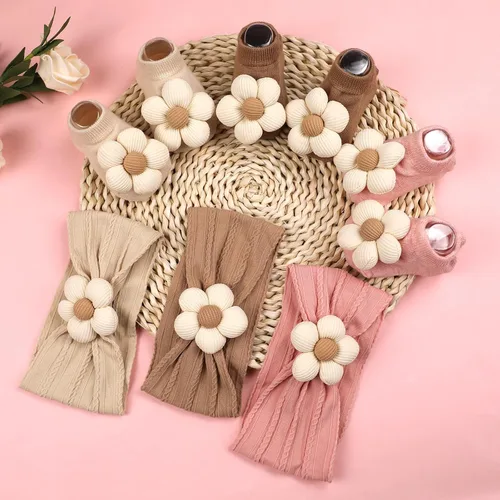 Vista 5 de MIUXUESO Diademas y calcetines para bebés y niñas recién nacidas, bandas para el pelo de flores para recién nacidas, calcetines antideslizantes