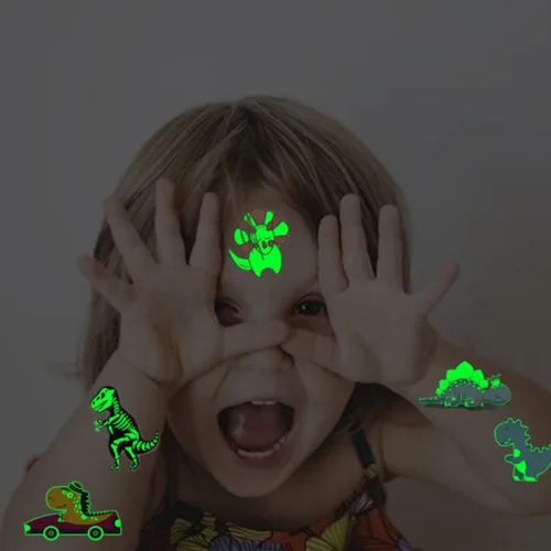 Vista 5 de CHARLENT Tatuajes luminosos de dinosaurio para niños, 14 hojas de tatuajes temporales de dinosaurios que brillan en la oscuridad para niños y niñas