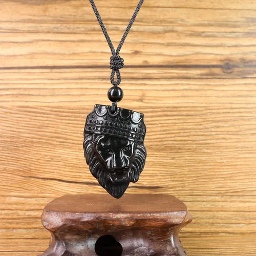 Vista 3 de COAI Collar con colgante de piedra de obsidiana Rey León coronado