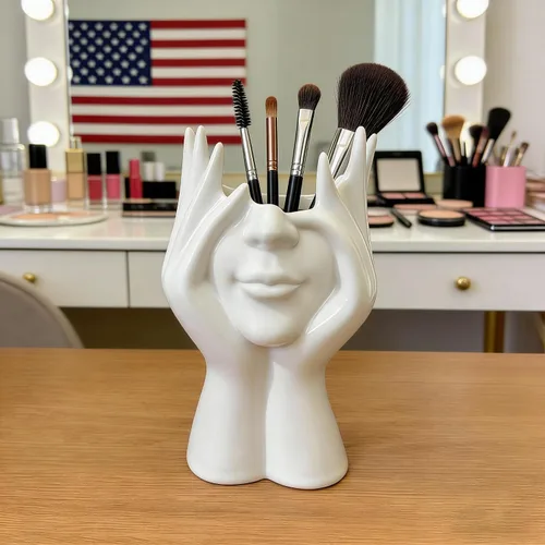 Vista 2 de Soporte decorativo para brochas de maquillaje facial, diseño de escultura de cerámica blanca, 7 x 4.7 pulgadas, organizador de cosméticos