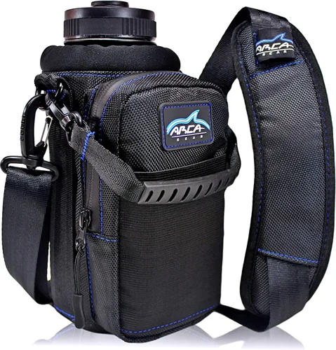 Vista 8 de Arca Gear Hydro Carrier - Bolsa pequeña de 32 onzas para botella de agua aislada con asa de transporte, correa para el hombro, cartera y dos bolsas