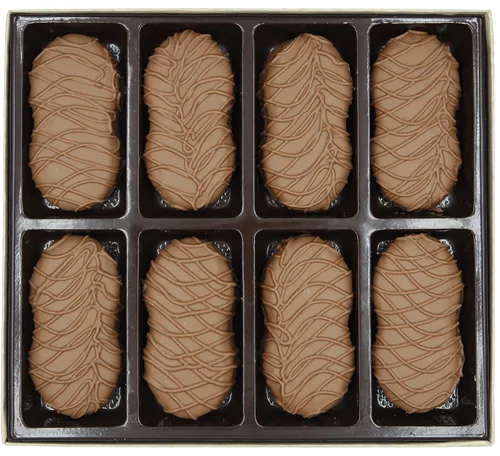 Vista 13 de Galletas de la marca Philadelphia Candies cubiertos por ambos lados de chocolate negro y con leche, y crema de cacahuete de la marca Nutter Butter