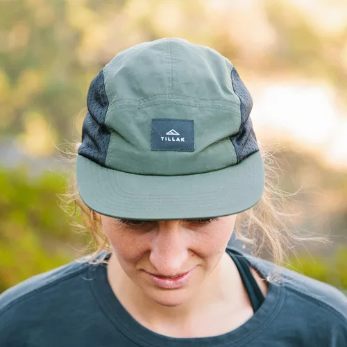 Vista 7 de Wallowa Trail Hat, una gorra ligera de nailon y malla elástica de 5 paneles