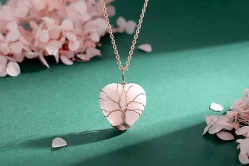 Vista 3 de QINJIEJIE Collar de cristal de cuarzo con cristales curativos para mujeres, regalo para el día de la madre, piedras preciosas de amor de cuarzo