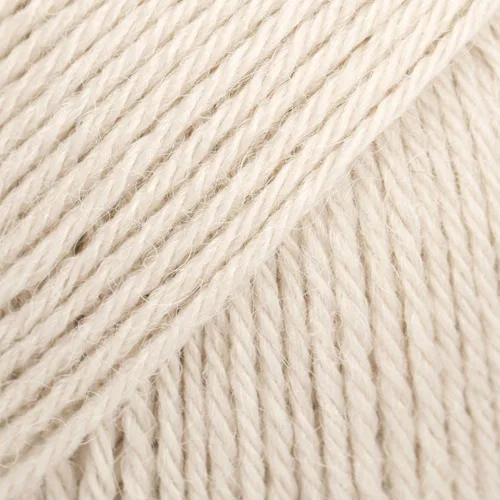 Vista 4 de Mezcla de alpaca y lana superfina, Drops Nord, 2 o fina, peso de dedos, 4 capas, 1.8 onzas, 186 yardas por bola (01 blanco apagado)