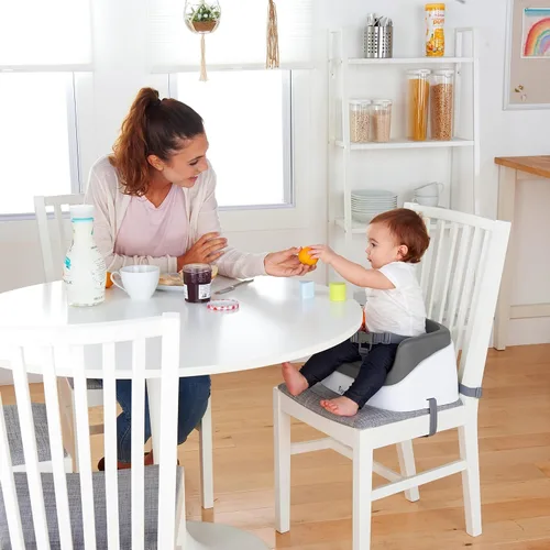 Vista 8 de Asiento elevador Ingenuity SmartClean para silla de cocina – Ligero para llevarlo a todas partes, fácil de limpiar, correa de arnés de 3 puntos