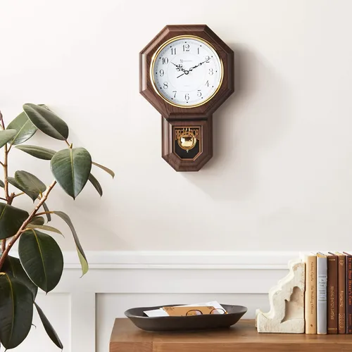 Vista 5 de Essex Westminster, reloj de pared símil madera nogal con péndulo y frente de vidrio de 17