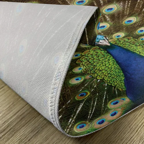 Vista 5 de Ambesonne - Juego de 4 individuales con diseño de retrato de pavo real y sus plumas desplegadas en colores intensos en jardín de verano, hechos