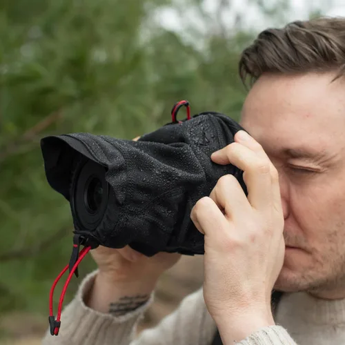 Vista 6 de Peak Design Funda de lluvia Shell para cámara, pequeña, cubierta de lluvia resistente a la intemperie para cámara DSLR, tela de neopreno elástica