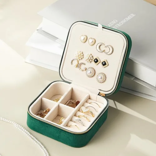 Vista 3 de EXUBERTREE Caja de almacenamiento de joyería de viaje de terciopelo de felpa, organizador de joyas de viaje para aretes y anillos, organizador