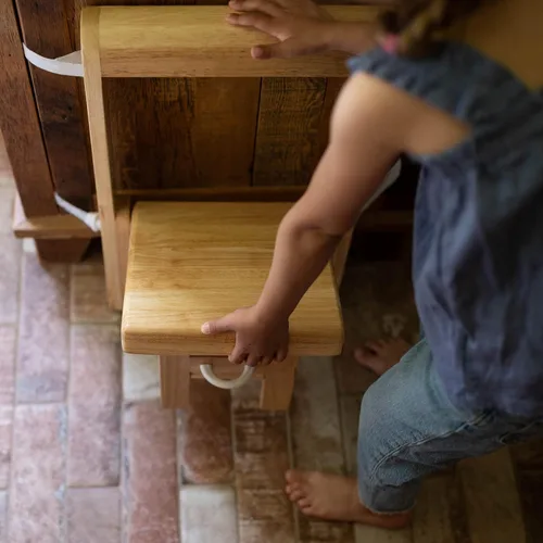 Vista 8 de Fold 'N Store Taburete para niños pequeños, taburete de madera para cocina y baño, ayudante plegable para lavado de manos, cepillado de dientes
