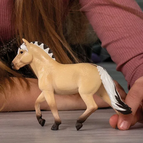 Vista 3 de Schleich Horse Club - Figura de yegua de caballo de fiordo noruego - Figuras de poni para niñas y niños - Juguetes para niños a partir de 5 años