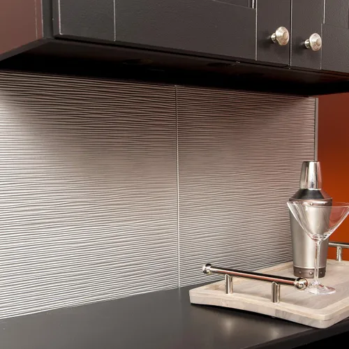 Vista 2 de FASÄDE Ripple - Panel decorativo de vinilo decorativo para salpicaduras de 18 x 24 pulgadas en plata argente (paquete de 5)