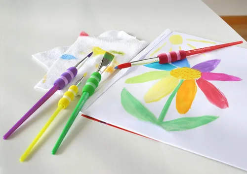 Vista 3 de Faber-Castell Juego de pinceles de pintura de agarre suave, pinceles de pintura para niños, 4 pinceles surtidos para acuarela y pintura al temple