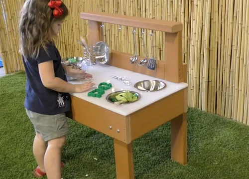 Vista 2 de Estación para niños para interiores y exteriores con utensilios