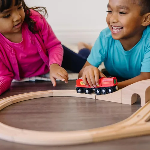 Vista 5 de Set de ocho trenes Melissa & Doug, Figura de madera clásica (22 Piezas)