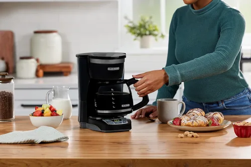 Vista 13 de BLACK+DECKER 12-Cup Drip Coffee Maker with Vortex Brewing Negro