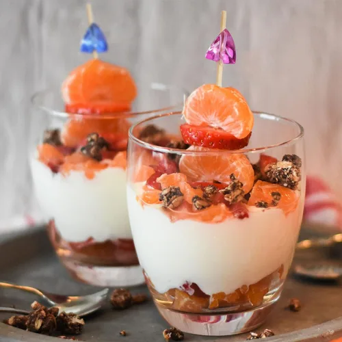 Vista 7 de BambooMN Pinchos decorativos de acrílico transparente de 5.9 pulgadas para sándwiches de frutas y cócteles de bambú para eventos de catering Claro