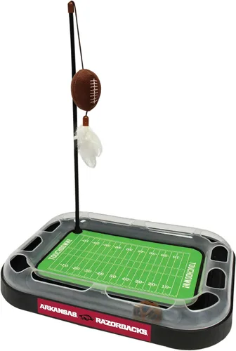 Vista 9 de Pets First NCAA Alabama Crimson Tide Football Field - Juguete rascador para gatos con peluche relleno de hierba gatera y juguete de plumas, con bola