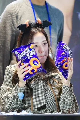 Vista 5 de Oriental Malaysia Super Ring Classic Cheese Flavour Snack Family Pack Biscuit Biskut Teatime Halal Food Snacks Malasia 0.49 oz x 8 paquetes