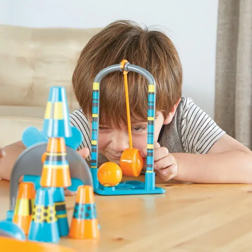 Vista 2 de Learning Resources Pendulonium STEM Challenge, juego de péndulo para niños, 16 piezas, a partir de 5 años
